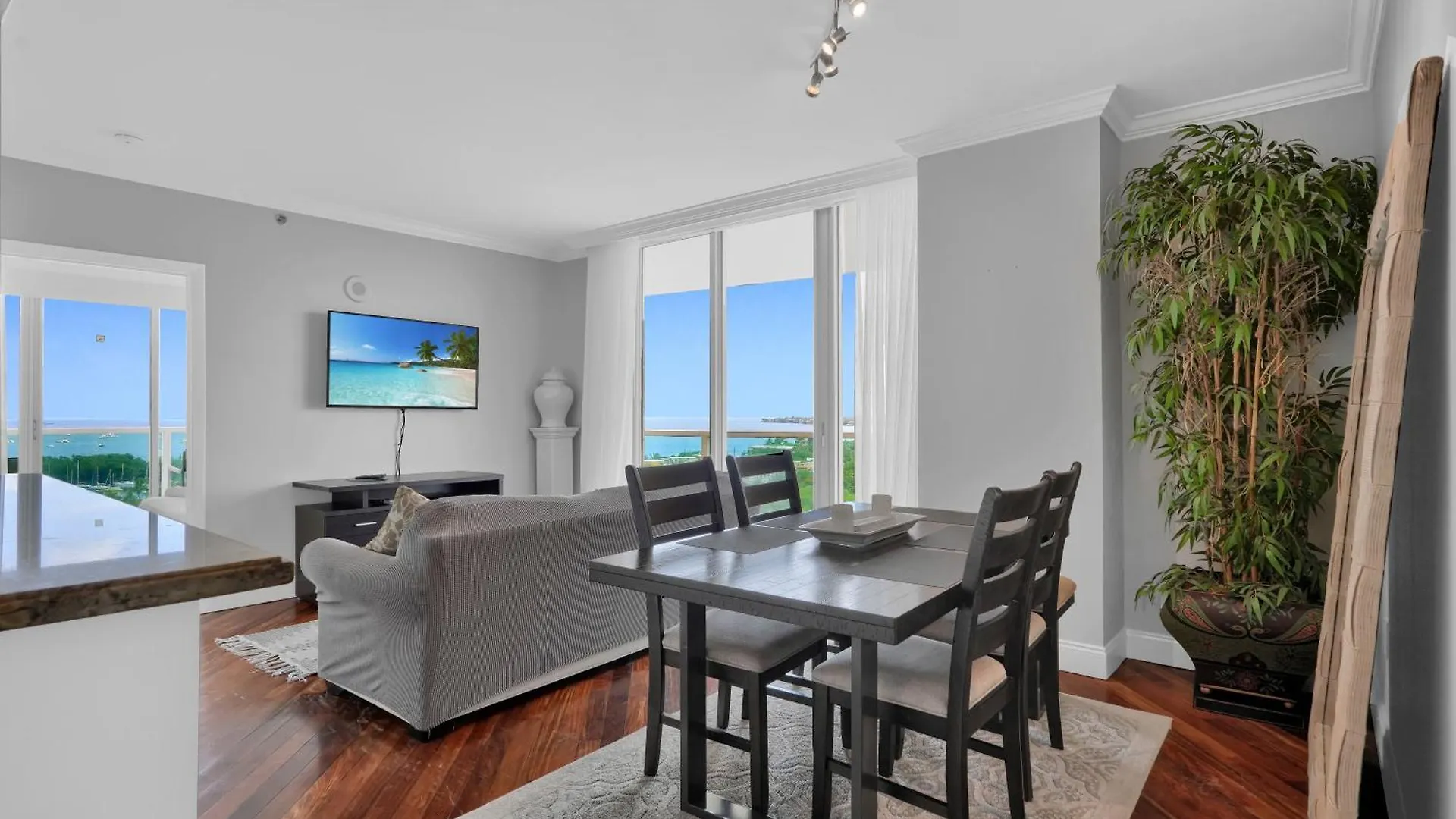 Fabulous 2 Bedroom In Heart Of Grove