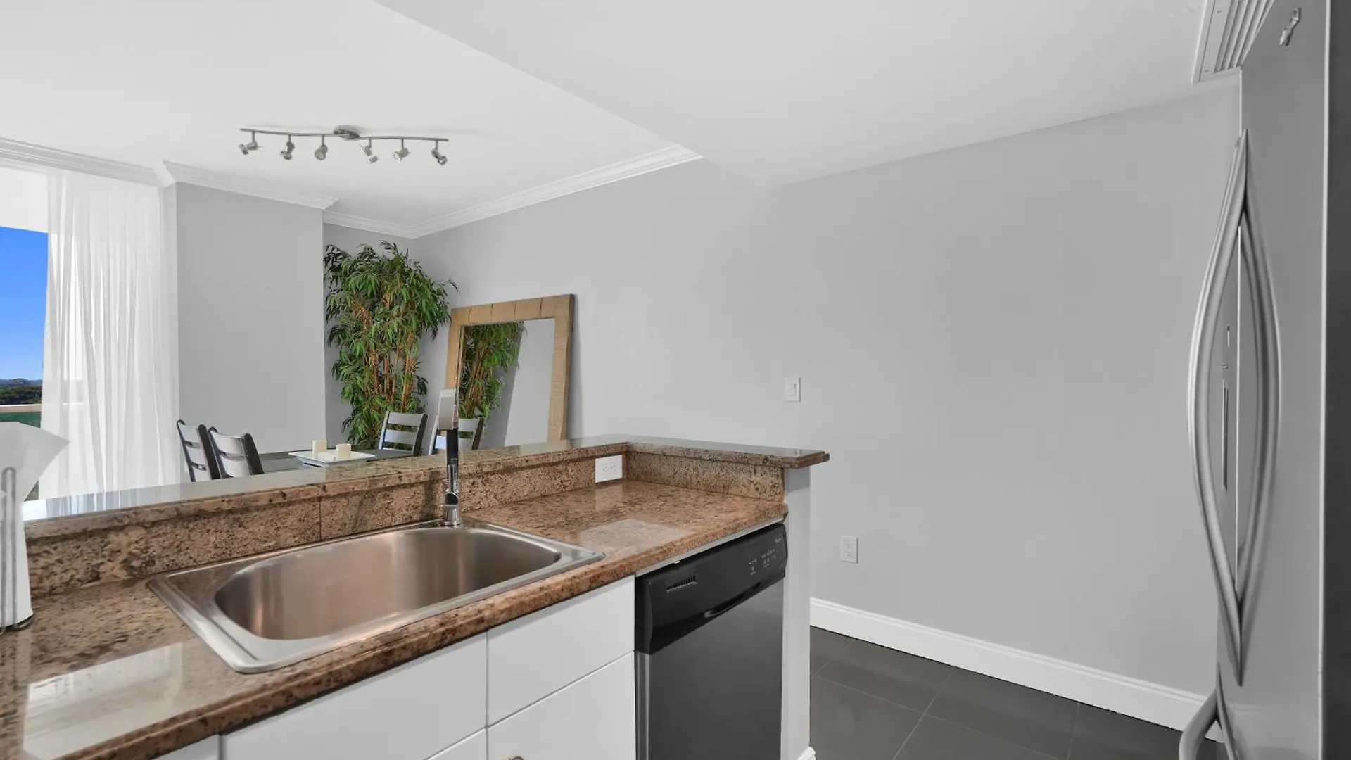 Fabulous 2 Bedroom In Heart Of Grove *