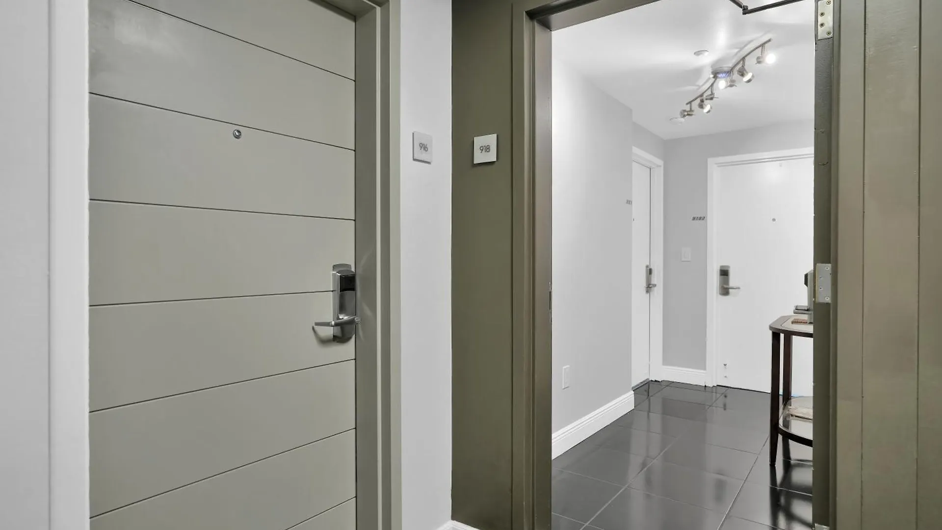 Fabulous 2 Bedroom In Heart Of Grove * Miami