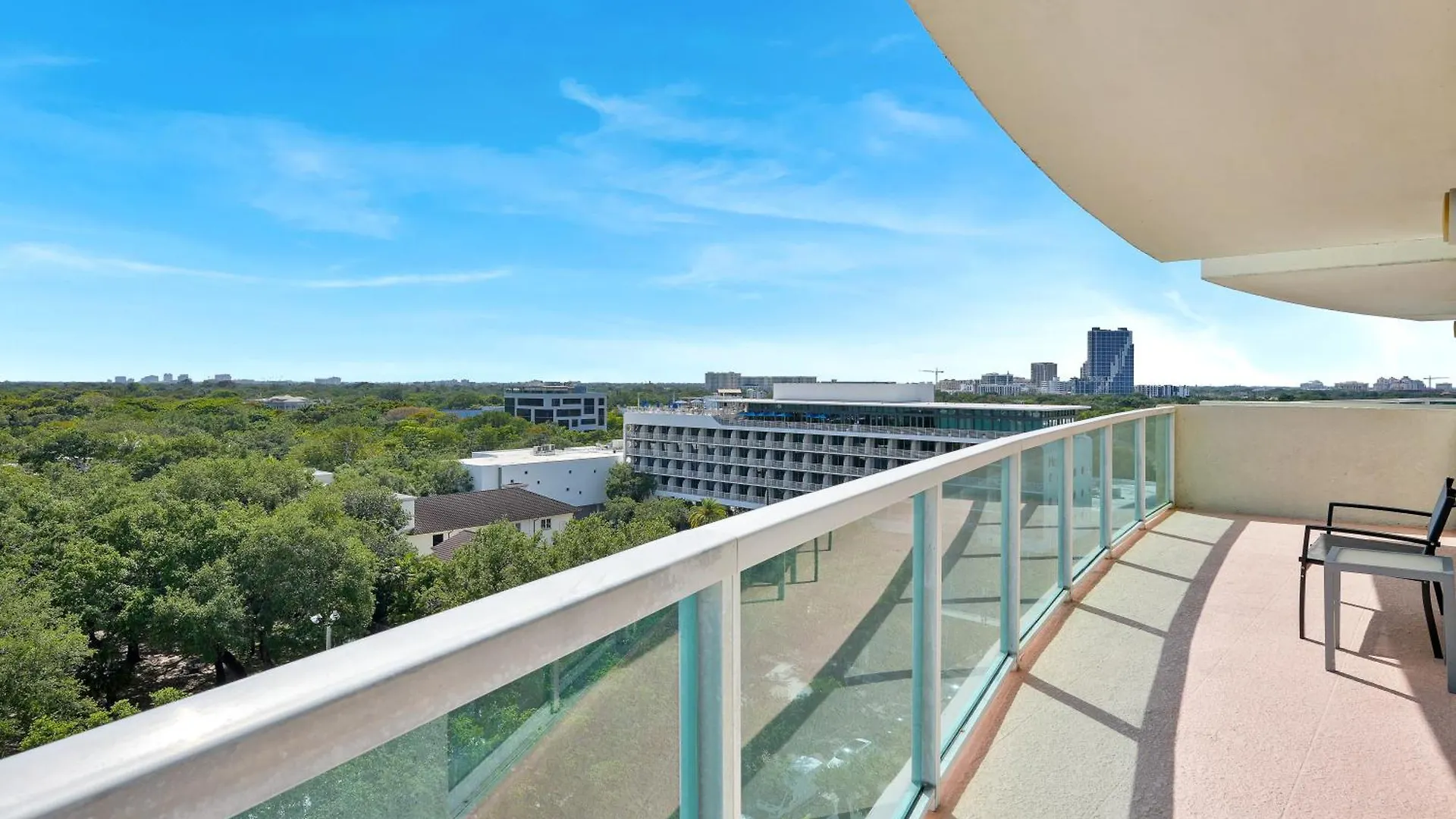 Fabulous 2 Bedroom In Heart Of Grove Miami