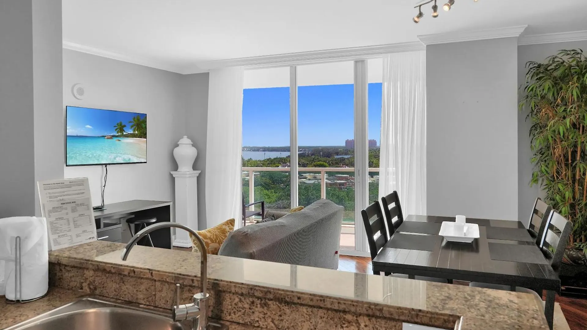 Fabulous 2 Bedroom In Heart Of Grove Aparthotel Miami