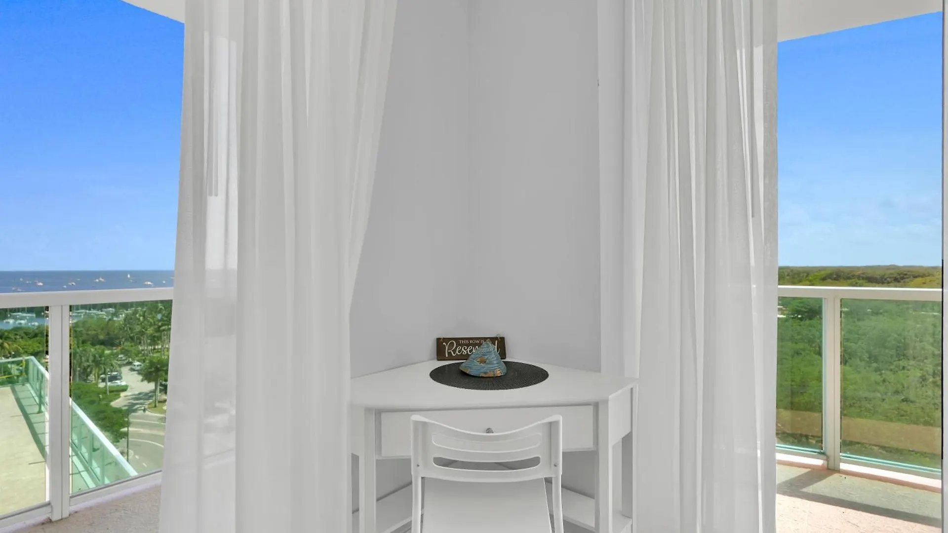 Aparthotel Fabulous 2 Bedroom In Heart Of Grove Miami