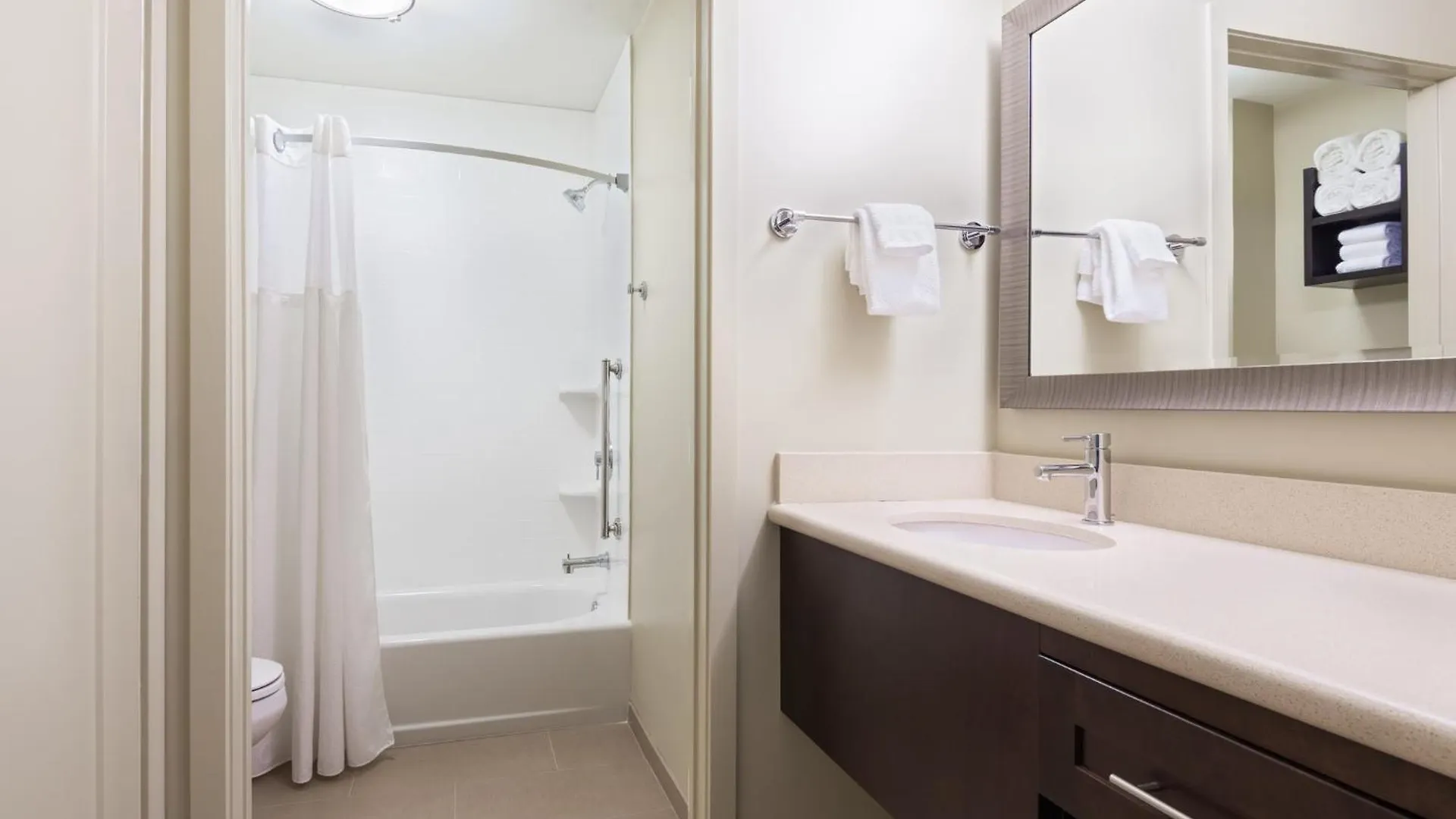 Staybridge - International Airport By Ihg Hotel