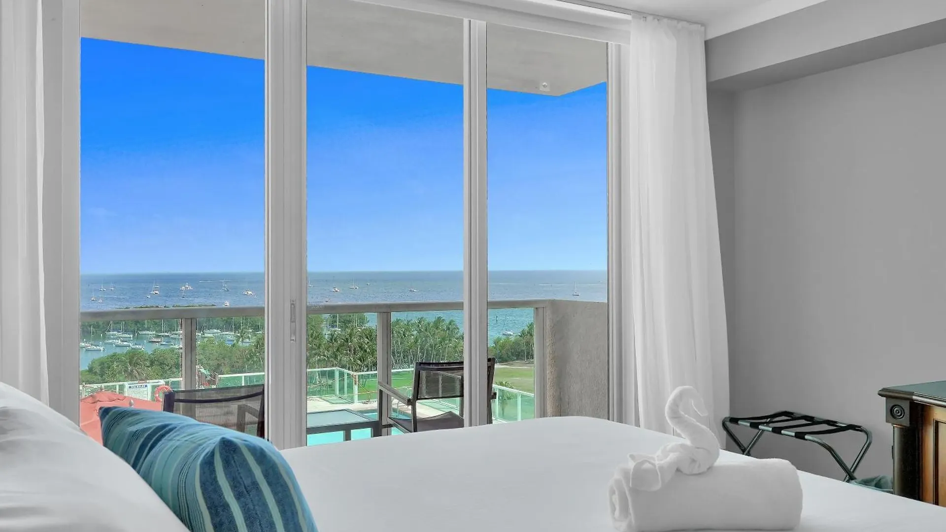 Tropical Paradise Spacious 3 Bedroom Aparthotel Miami