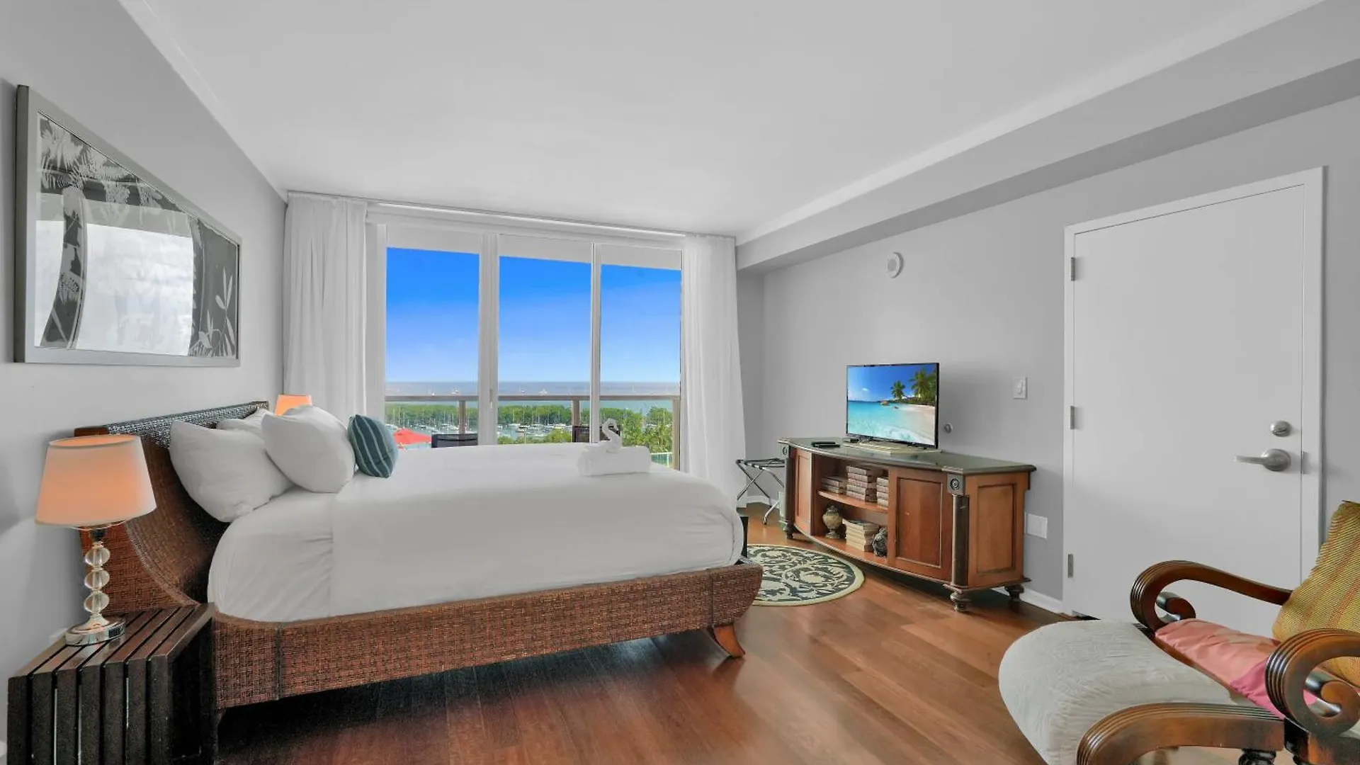 Tropical Paradise Spacious 3 Bedroom Aparthotel Miami