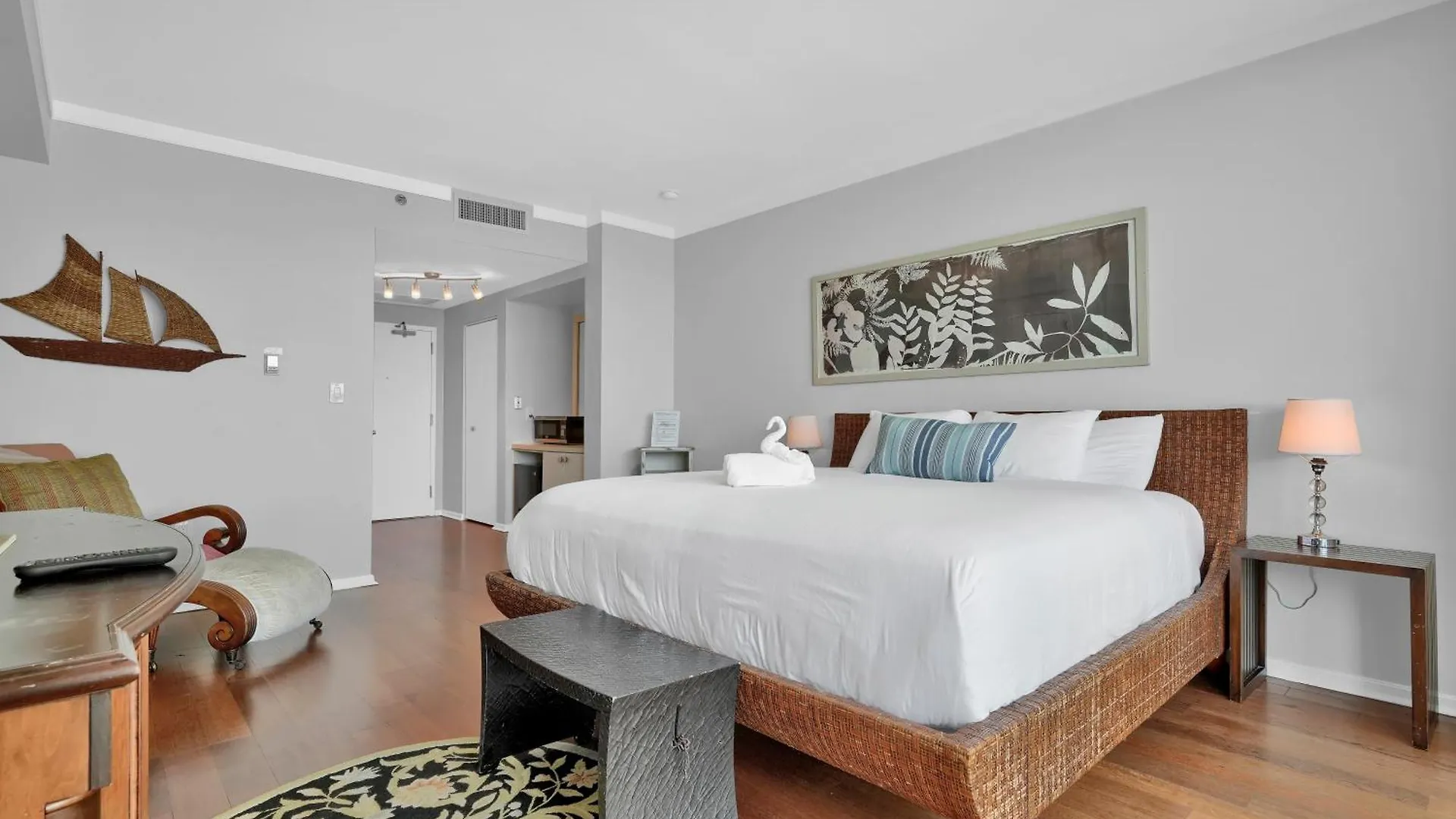 Tropical Paradise Spacious 3 Bedroom Aparthotel Miami