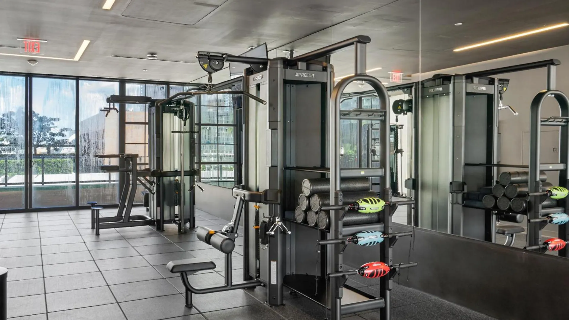 New 28th Floor Unit - Breathtaking Bay And Downtown Views *