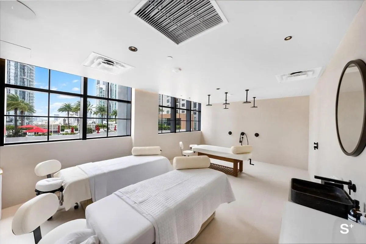 Herberg Chic Downtown 1br With Stunning Skyline Views *