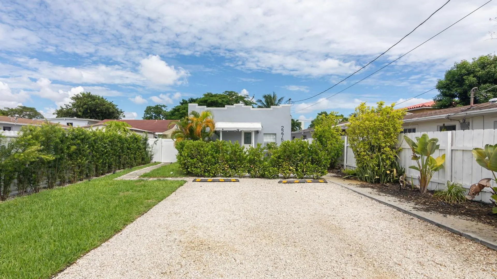 Charming In With Parking And Patio 迈阿密