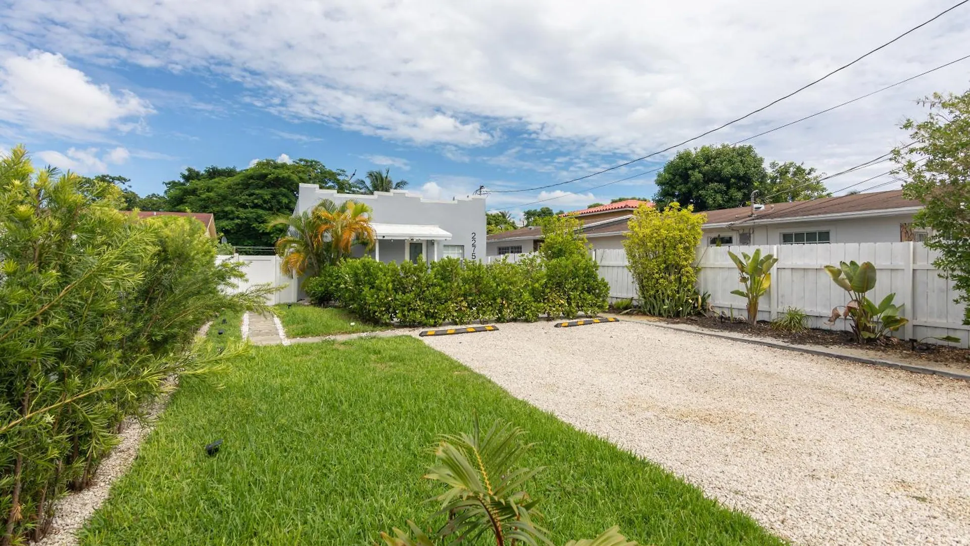 Charming In With Parking And Patio 迈阿密