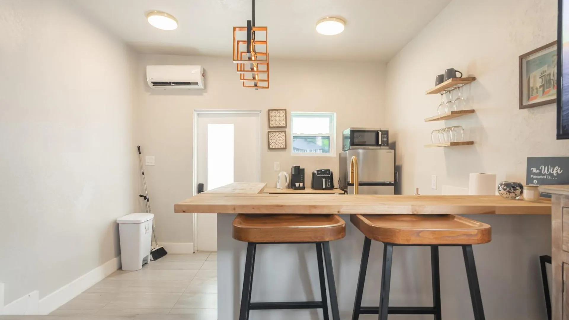 Charming In With Parking And Patio 迈阿密