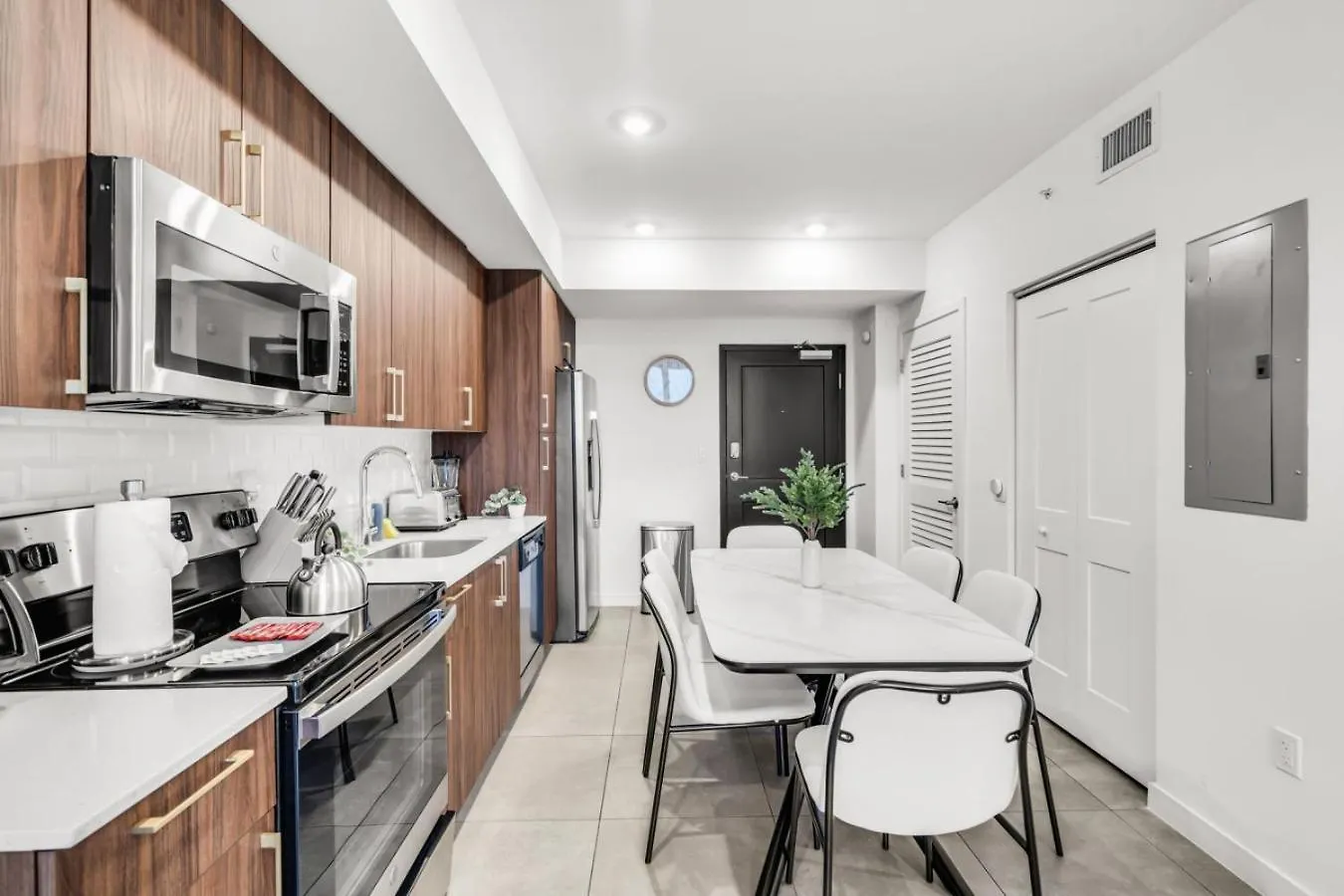 Family-friendly 3br Near Downtown With Parking Apartment *