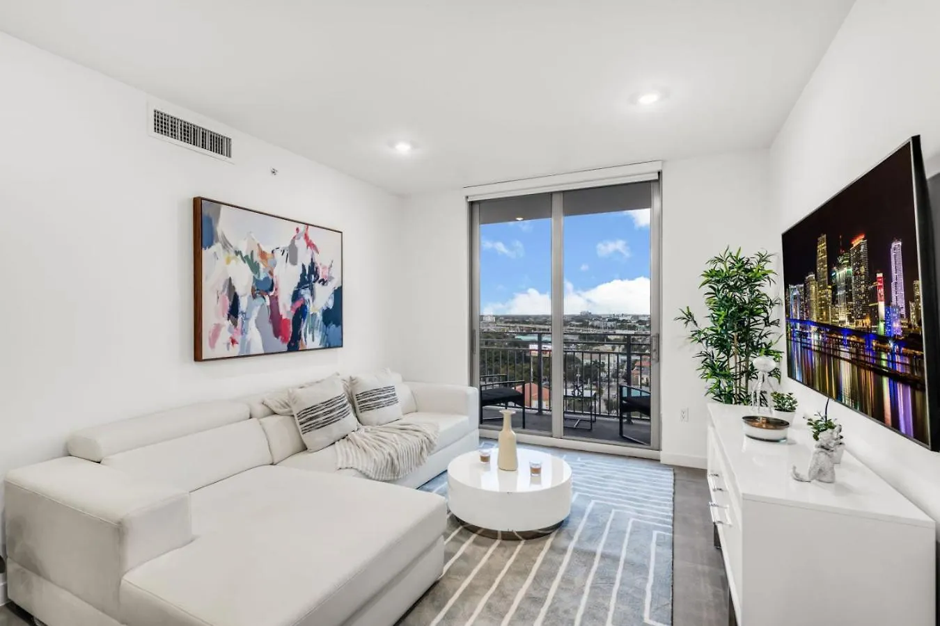 Family-friendly 3br Near Downtown With Parking Apartment Miami