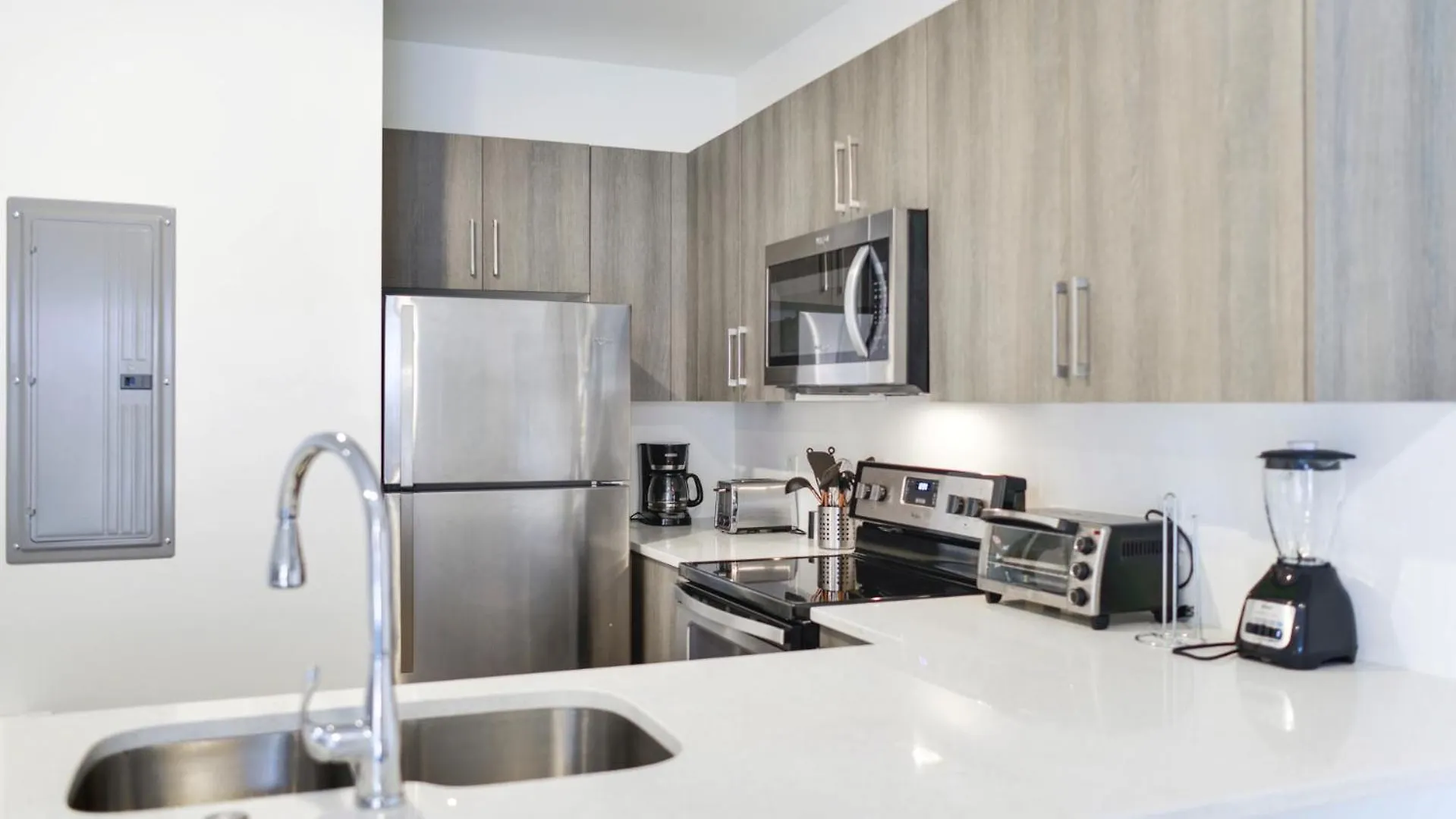 Beautiful Entire Duplex To Family Vacation! Apartment *