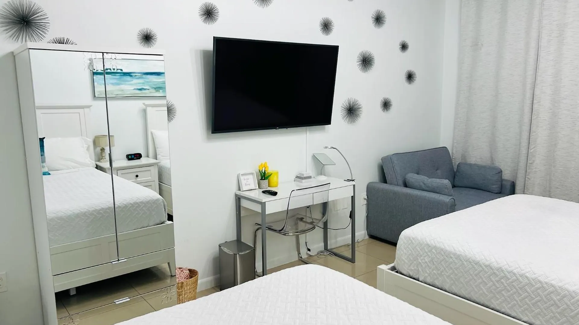 Spacious 2bd 2bth At Midblock *