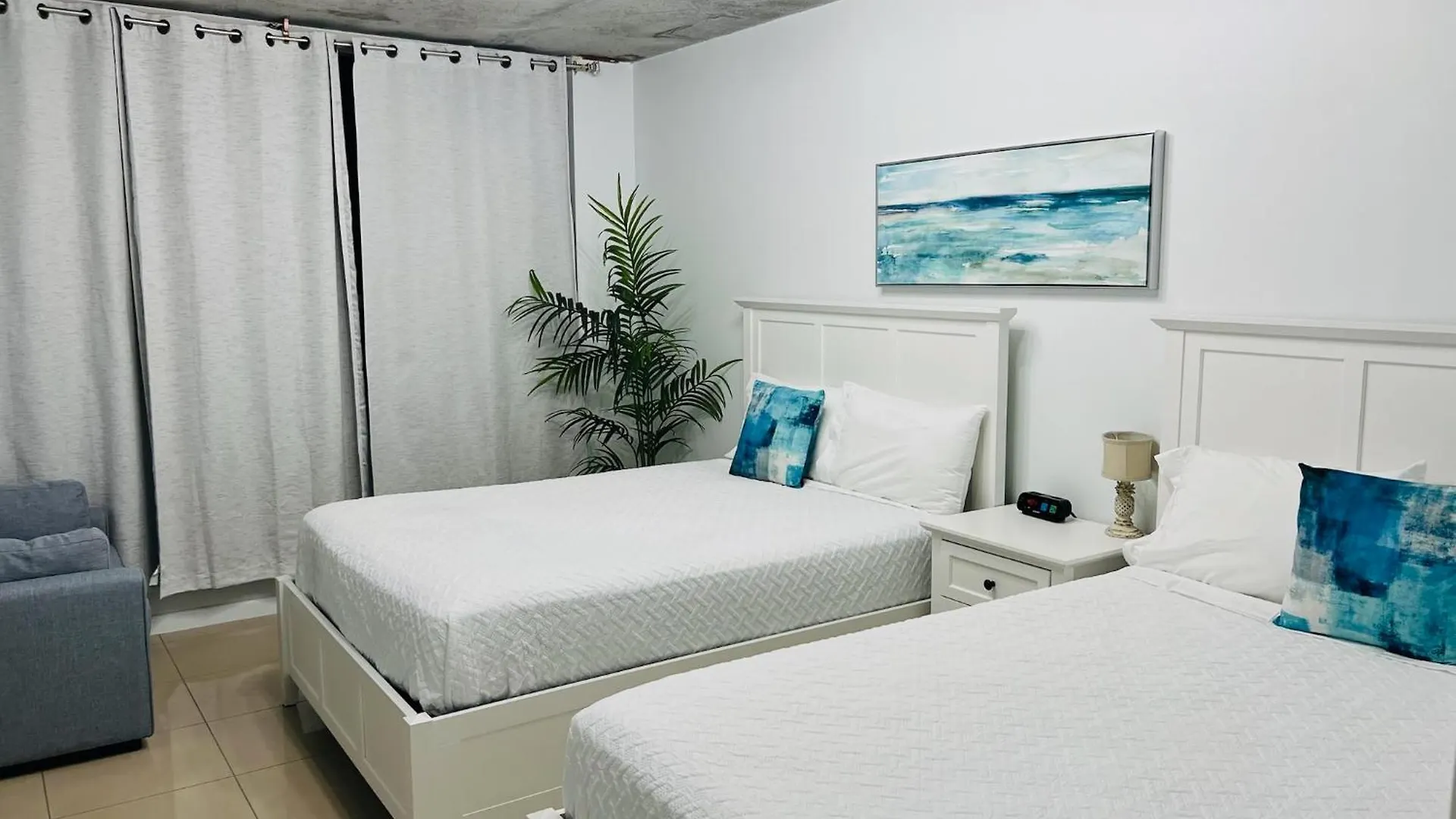 Spacious 2bd 2bth At Midblock