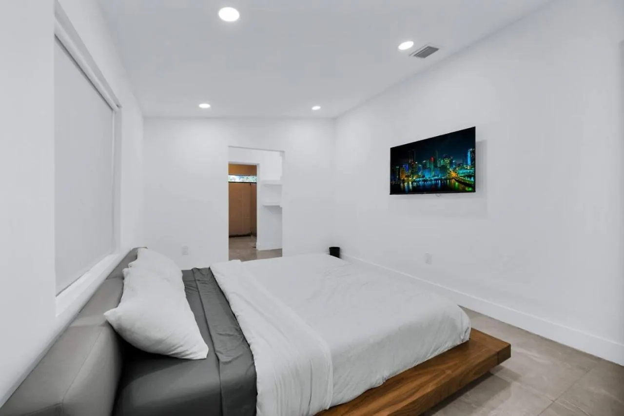 Lux Modern 4br With Pool * Miami