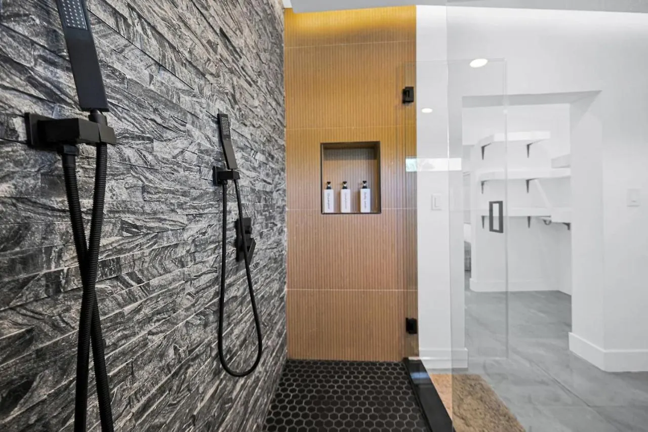 Villa Lux Modern 4br With Pool Miami