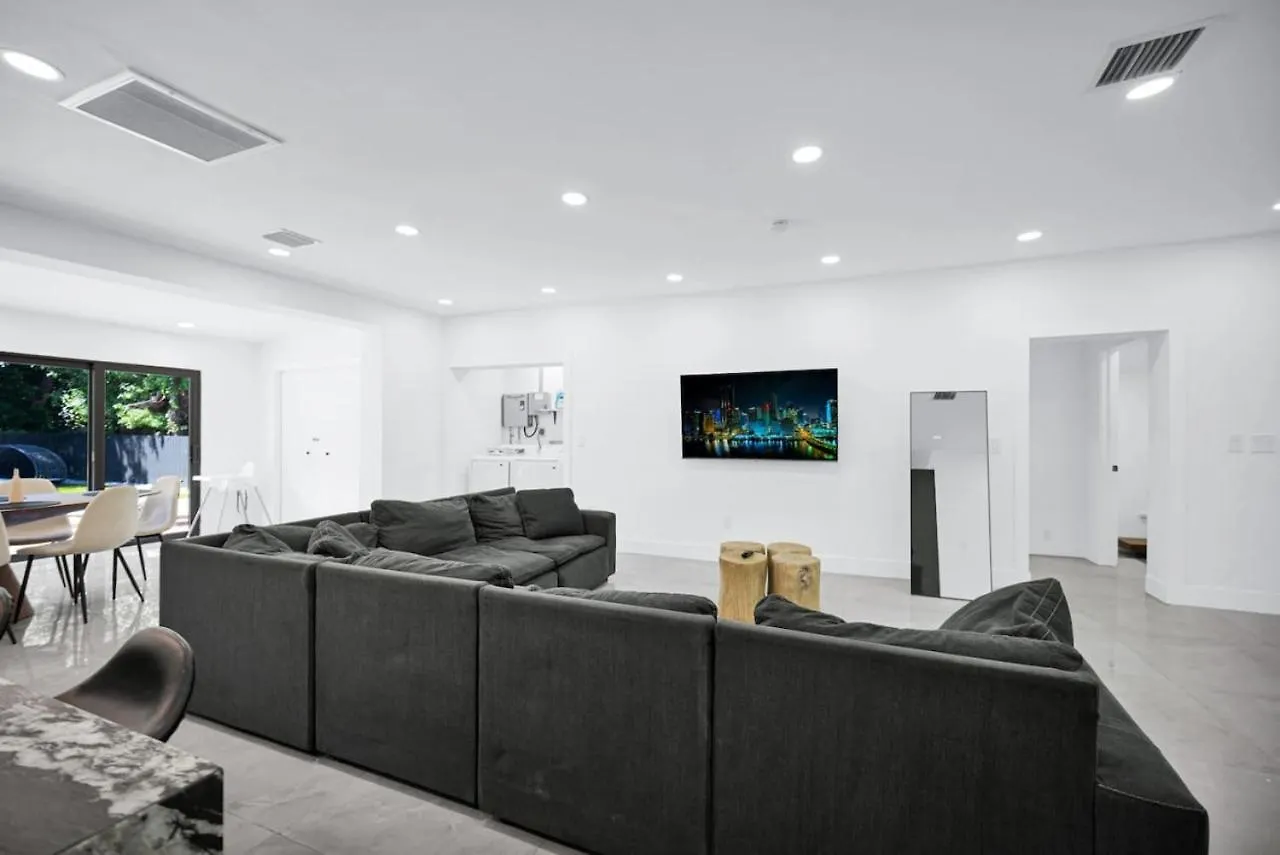 Lux Modern 4br With Pool Villa Miami