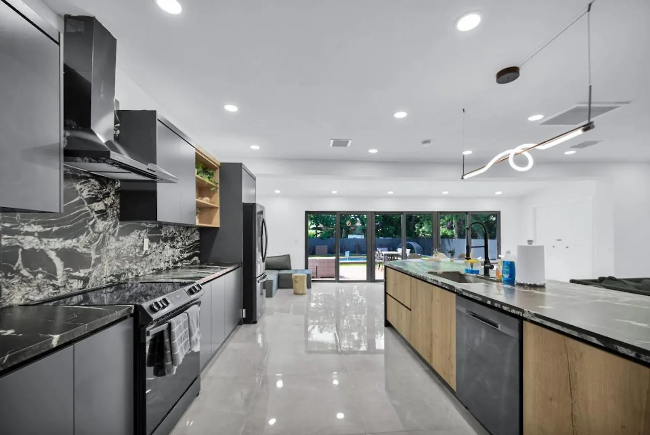 Villa Lux Modern 4br With Pool