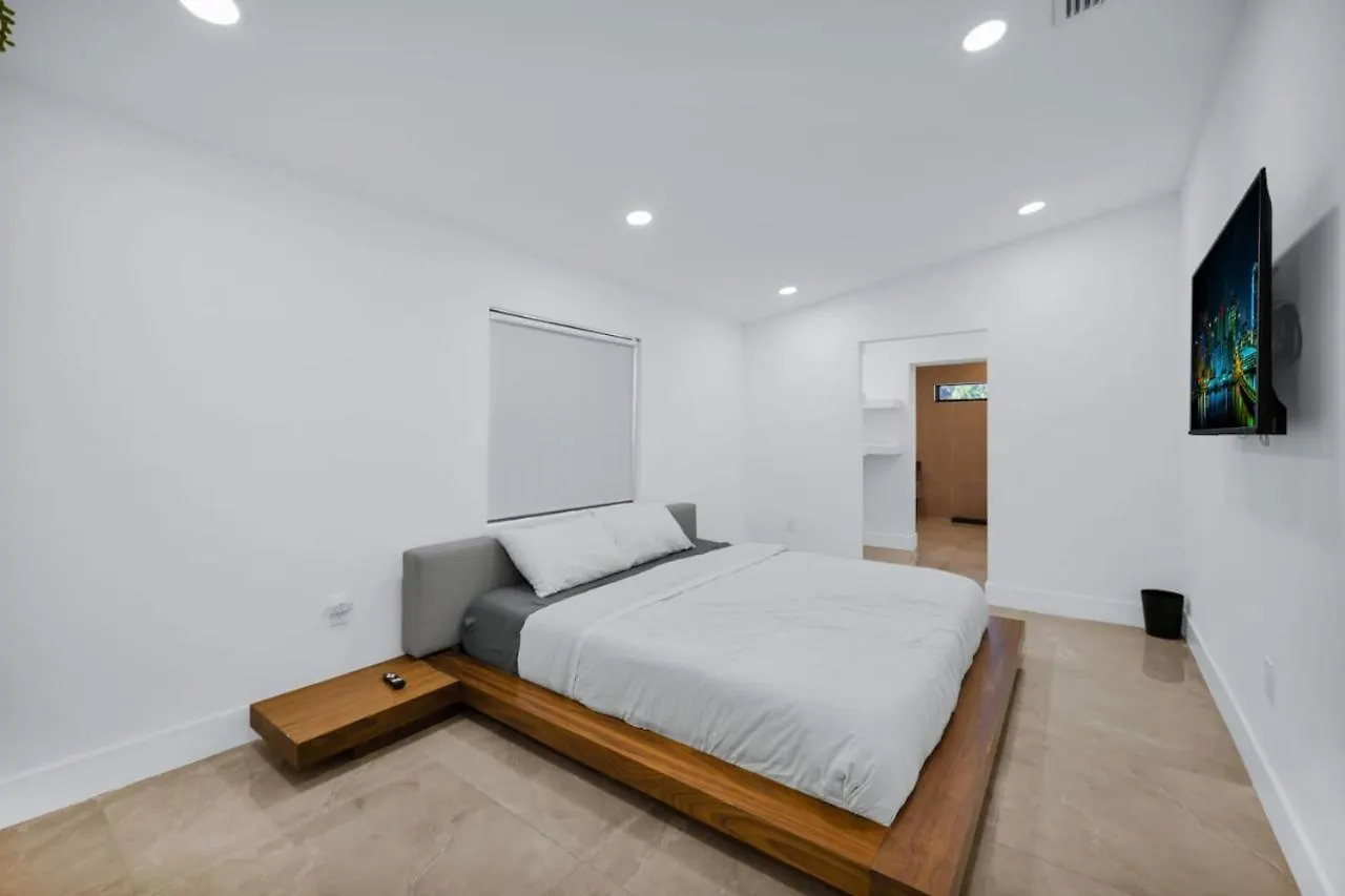 Lux Modern 4br With Pool Villa Miami