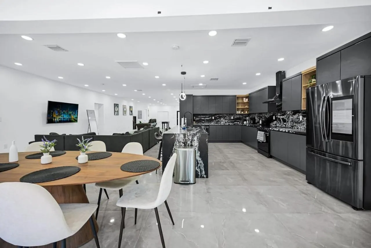 Villa Lux Modern 4br With Pool Miami