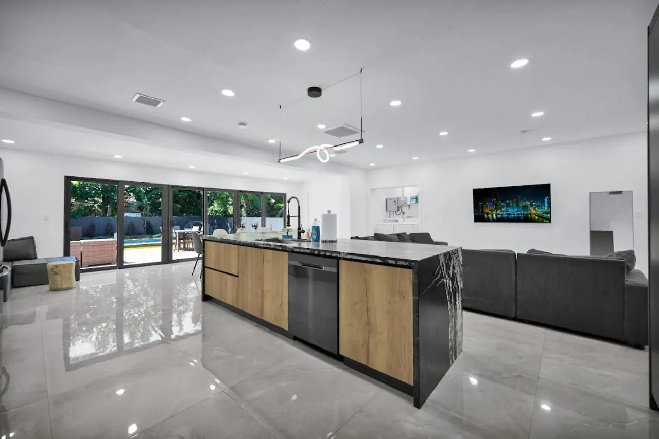 Villa Lux Modern 4br With Pool Miami