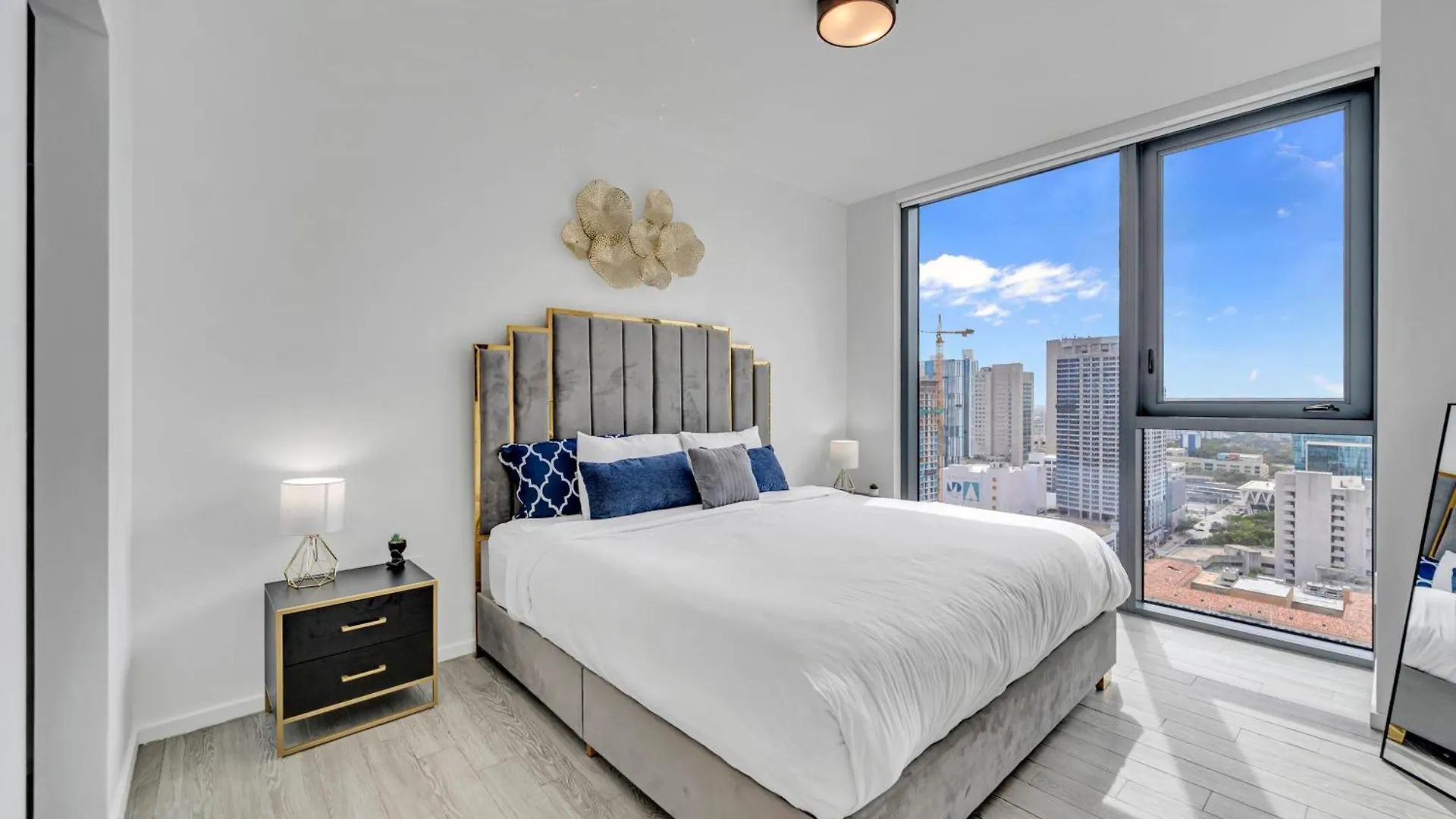 Great 3 Beds 3 Baths Downtown 아파트