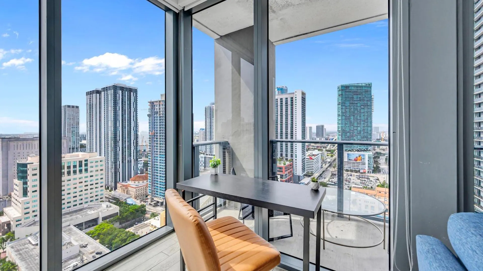 아파트 Great 3 Beds 3 Baths Downtown