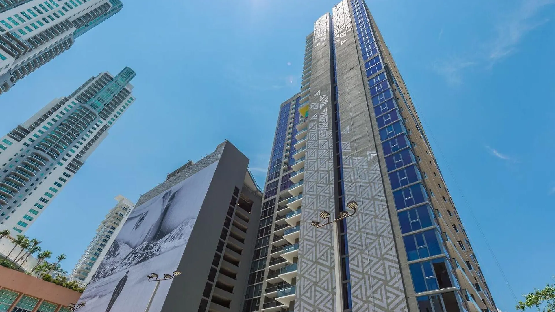아파트 Great 3 Beds 3 Baths Downtown