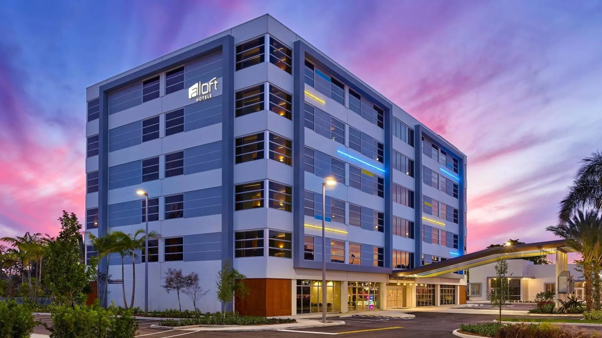 Hotel Aloft Miami Airport 3*