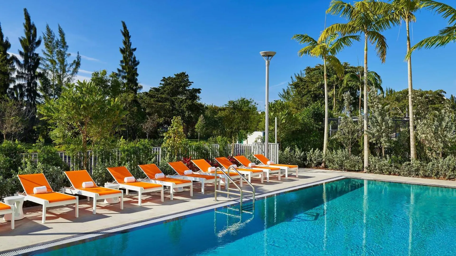 Aloft Miami Airport 3*