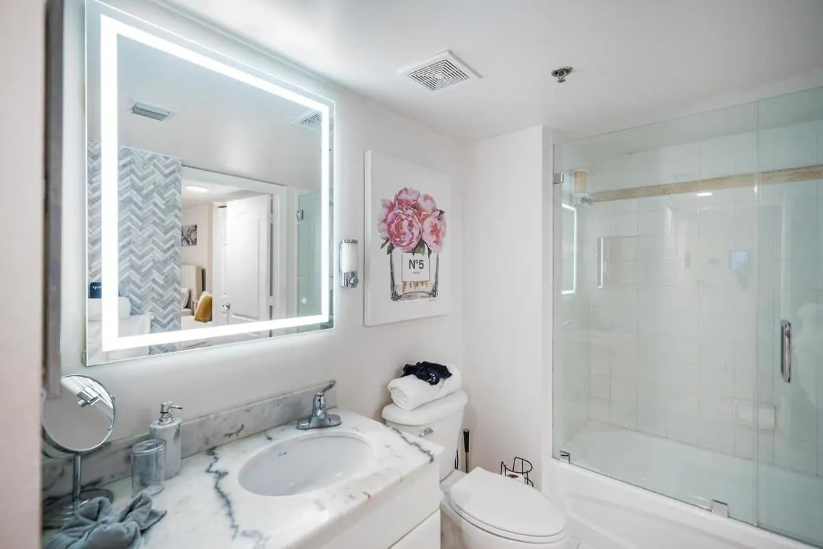Modern Bayview In Brickell Bay *