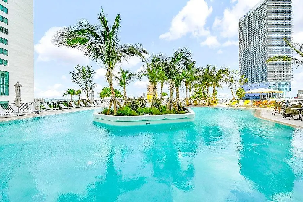 Two Bedroom With Luxurious Amenities Across From Kaseya Center- Daily Fee And Parking Not Included Apartment Miami