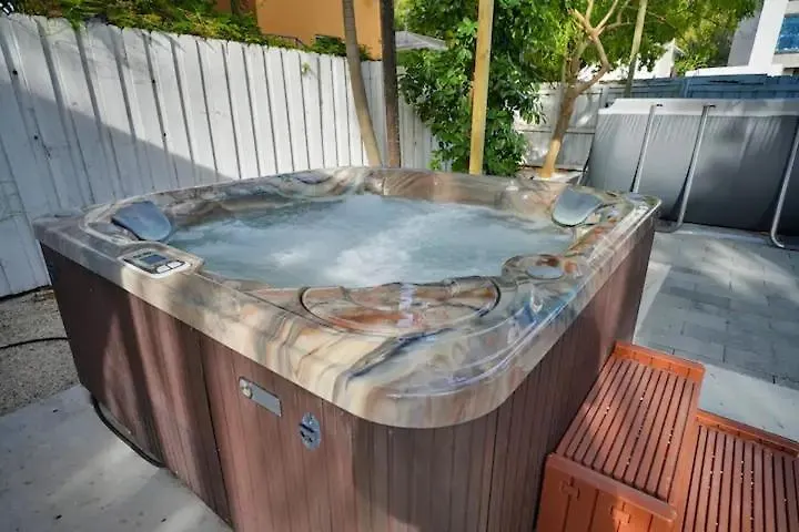 Holiday home Chateau Pool, Hottub And Parking *