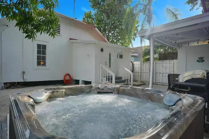 Holiday home Chateau Pool, Hottub And Parking *