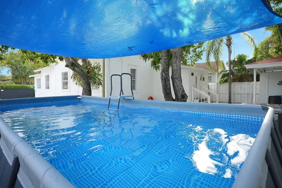 Chateau Pool, Hottub And Parking Holiday home Miami