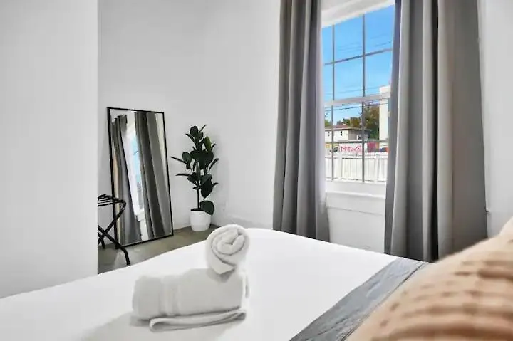 Chateau Pool, Hottub And Parking Holiday home Miami