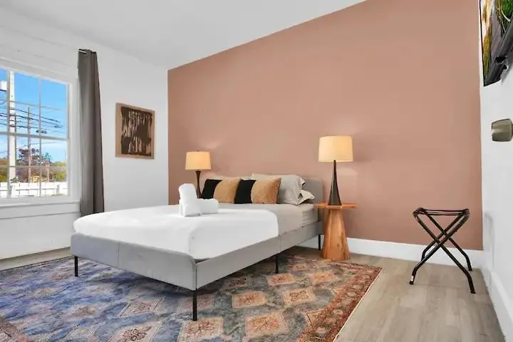 Chateau Pool, Hottub And Parking Holiday home *