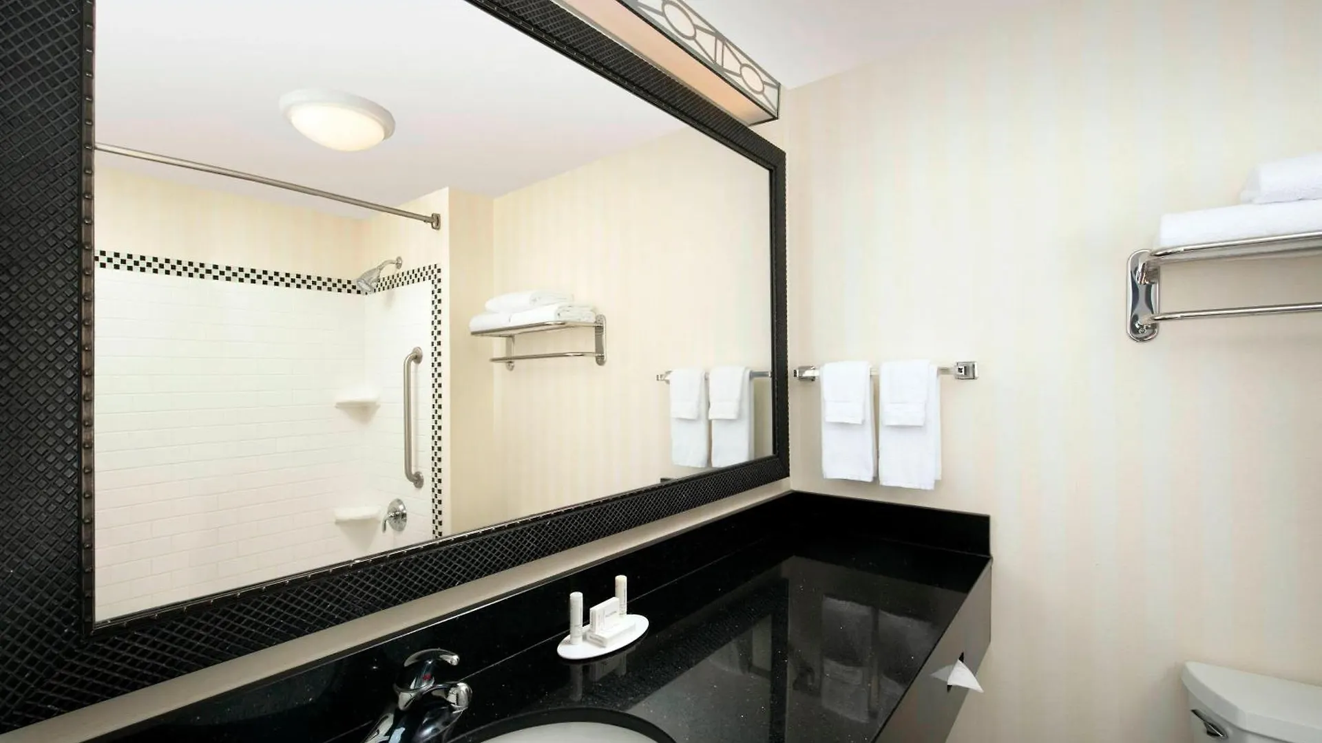 Hotel Fairfield & By Marriott Airport South