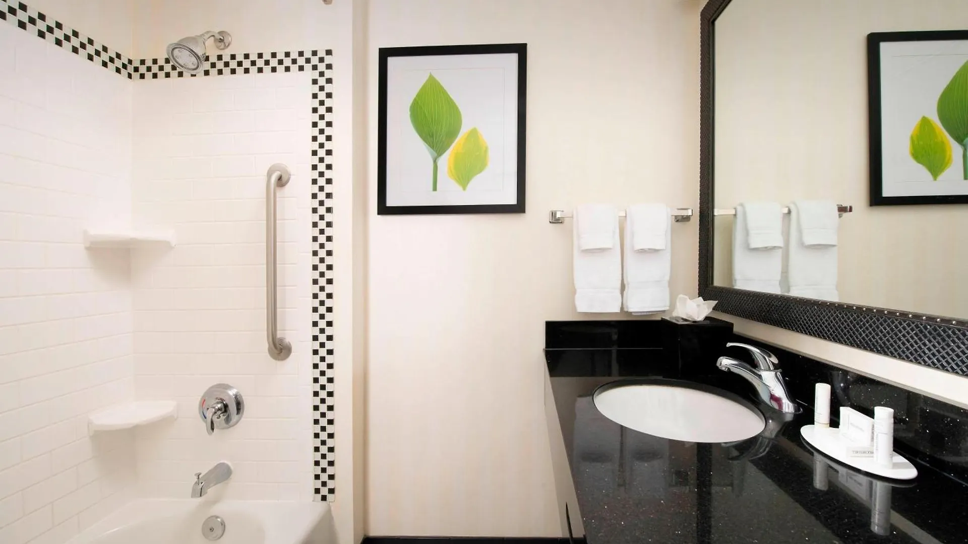 Hotel Fairfield & By Marriott Airport South Miami