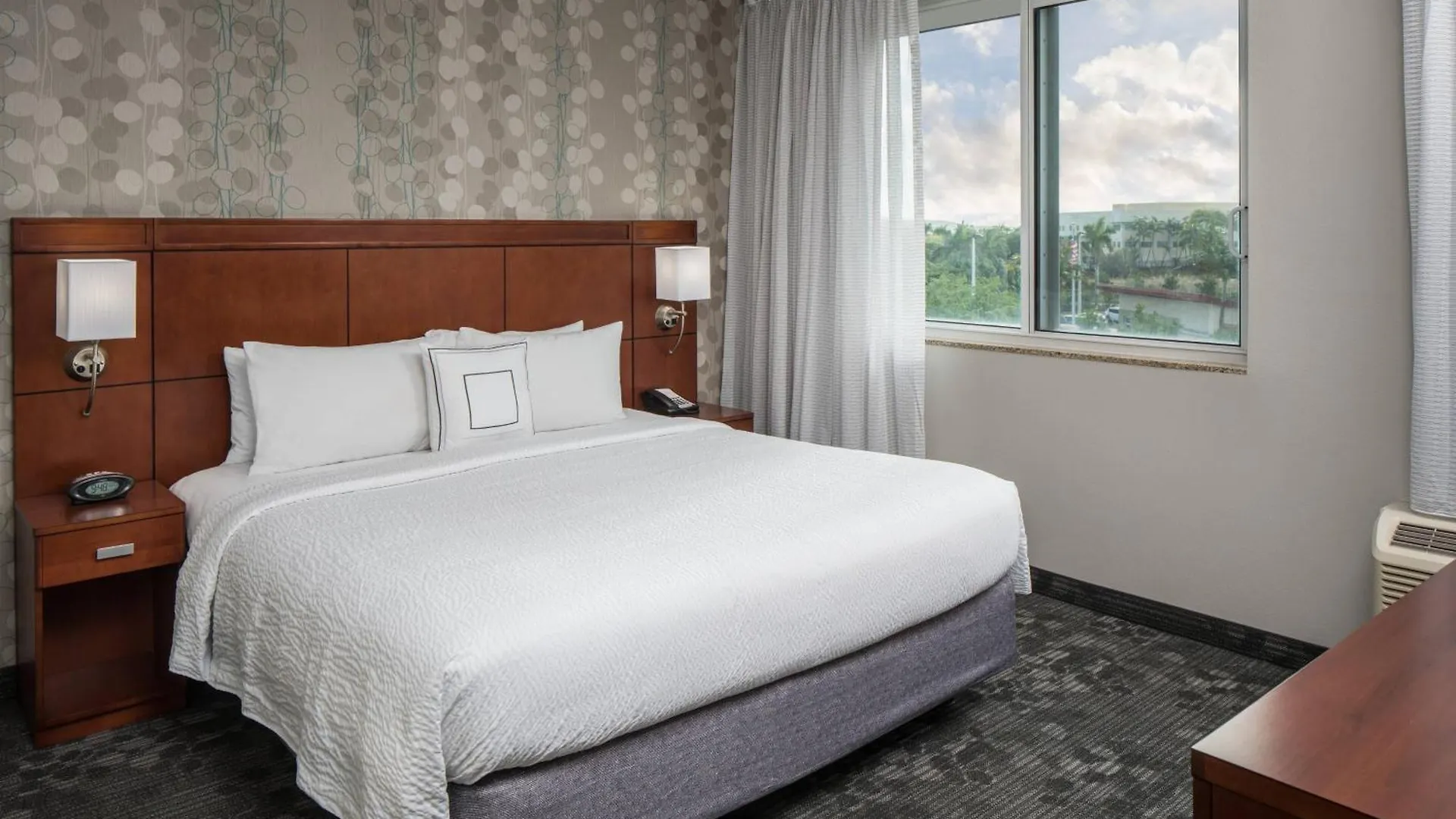 Courtyard By Marriott Miami West/fl Turnpike