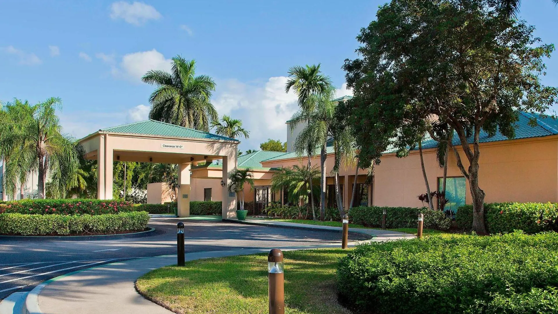 Courtyard Airport West Doral 3* Miami