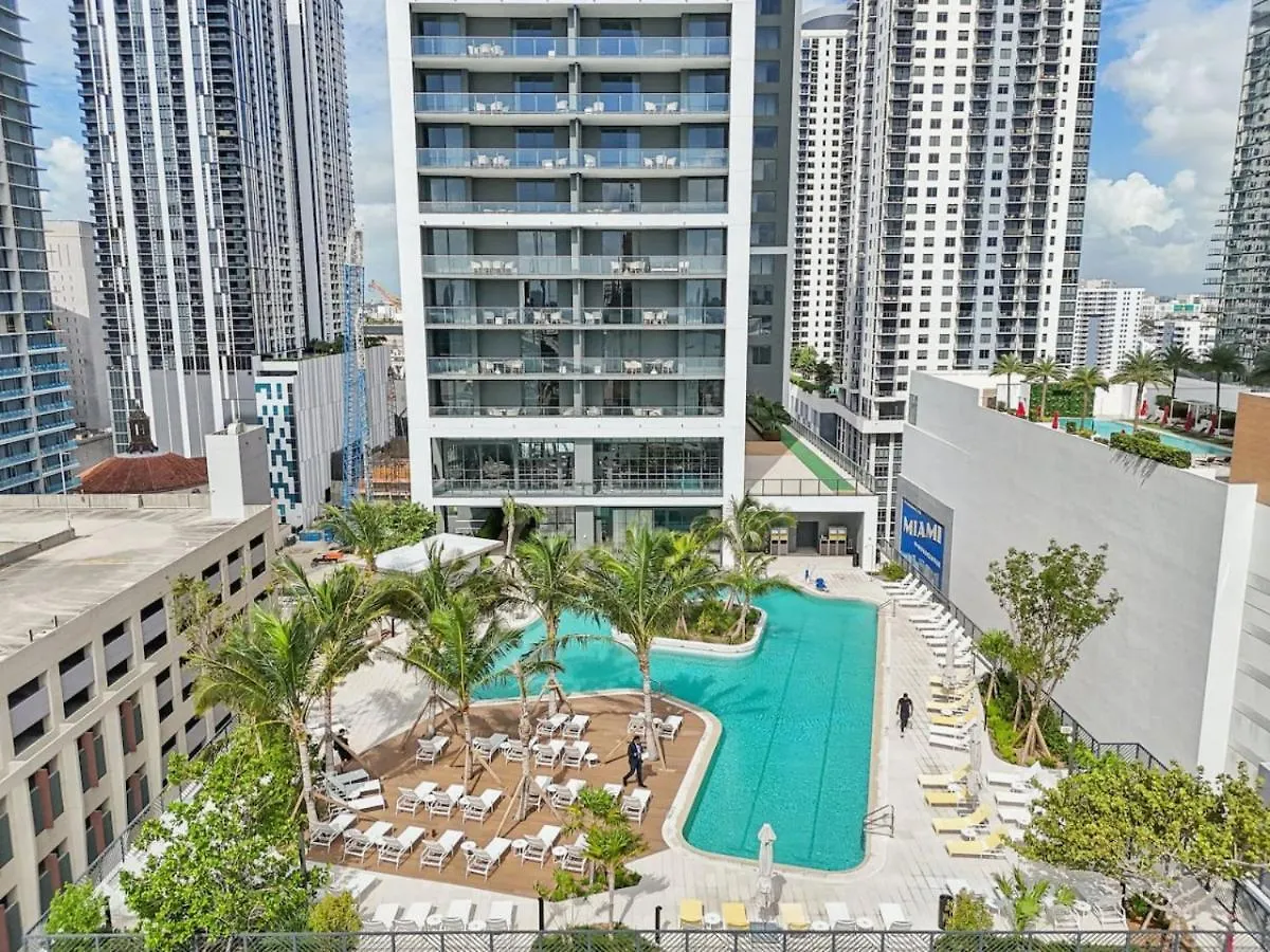 New Luxury Bay View Downtown Apartment *