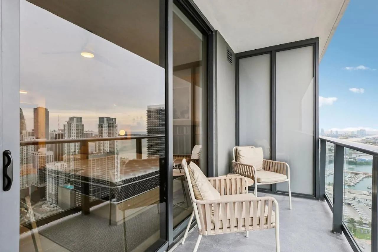 New Luxury Bay View Downtown Apartament