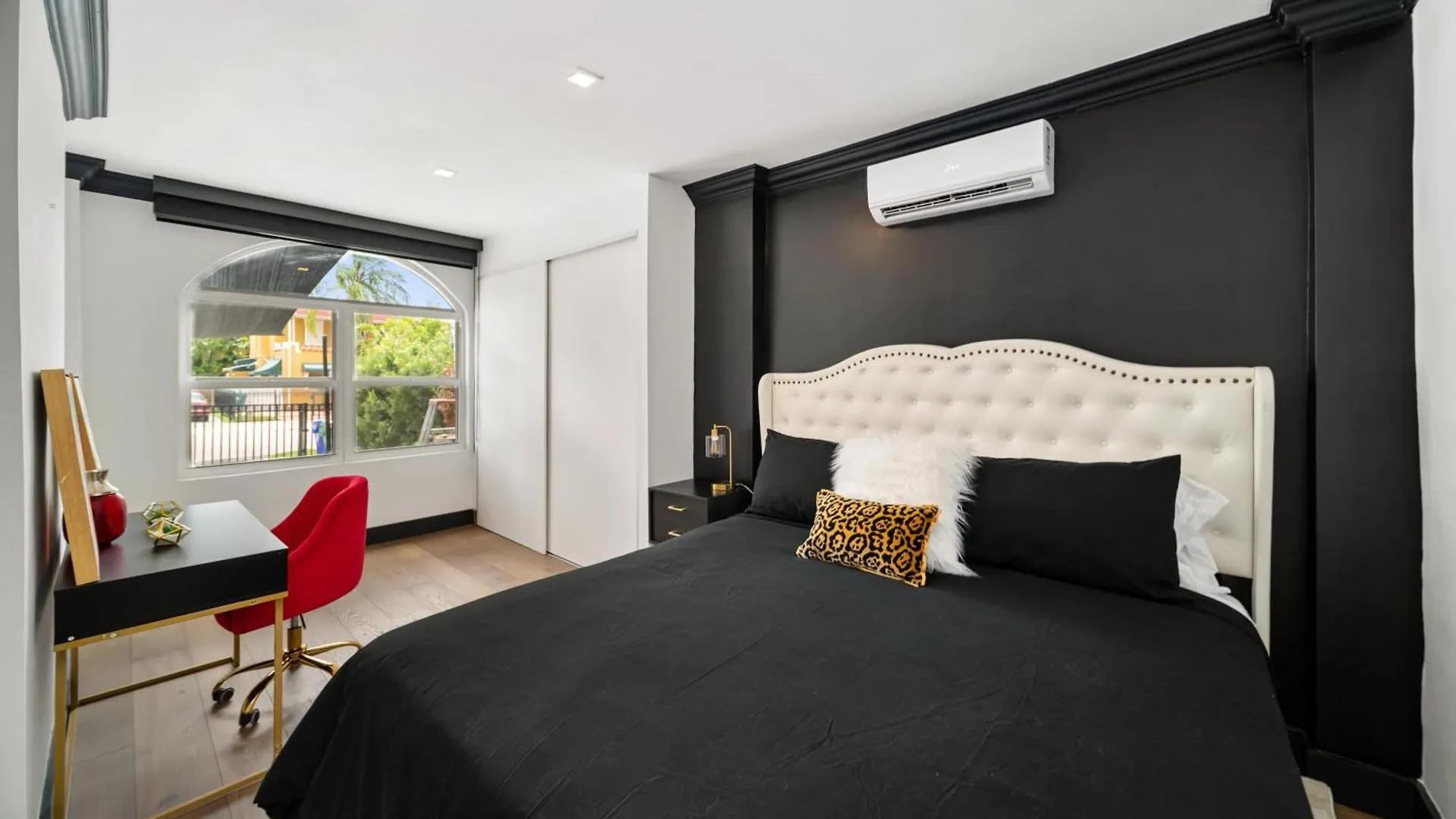 Villa Gucci With Pool & Great Location Miami