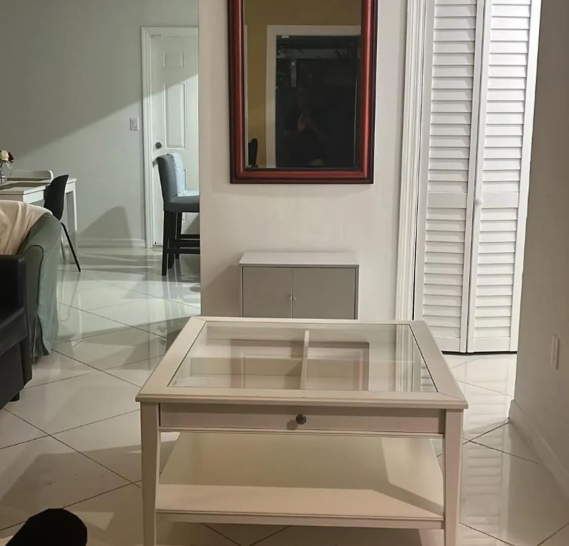 Beautiful, Fully Furnished 4bed 2bath House - 5 Minute Walk To Miracle Mile Downtown Coral Gables Villa Miami