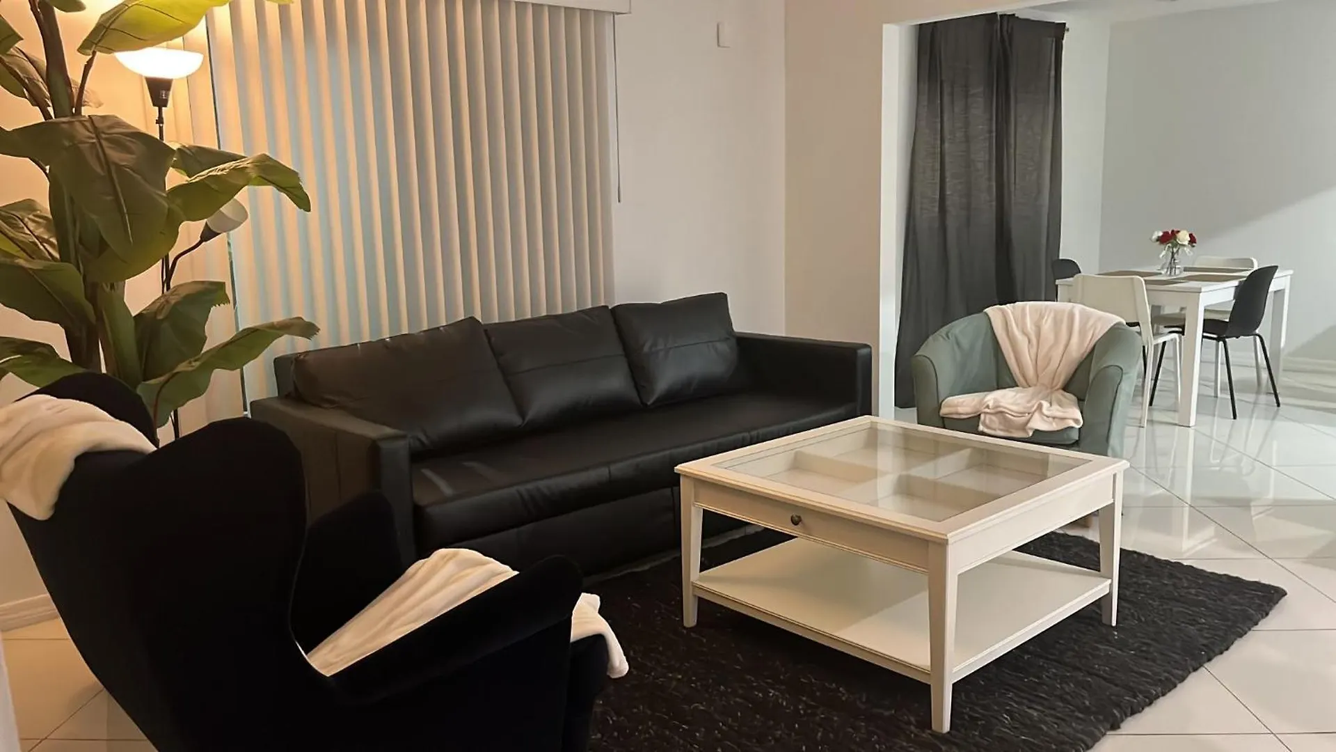 Villa Beautiful, Fully Furnished 4bed 2bath House - 5 Minute Walk To Miracle Mile Downtown Coral Gables *