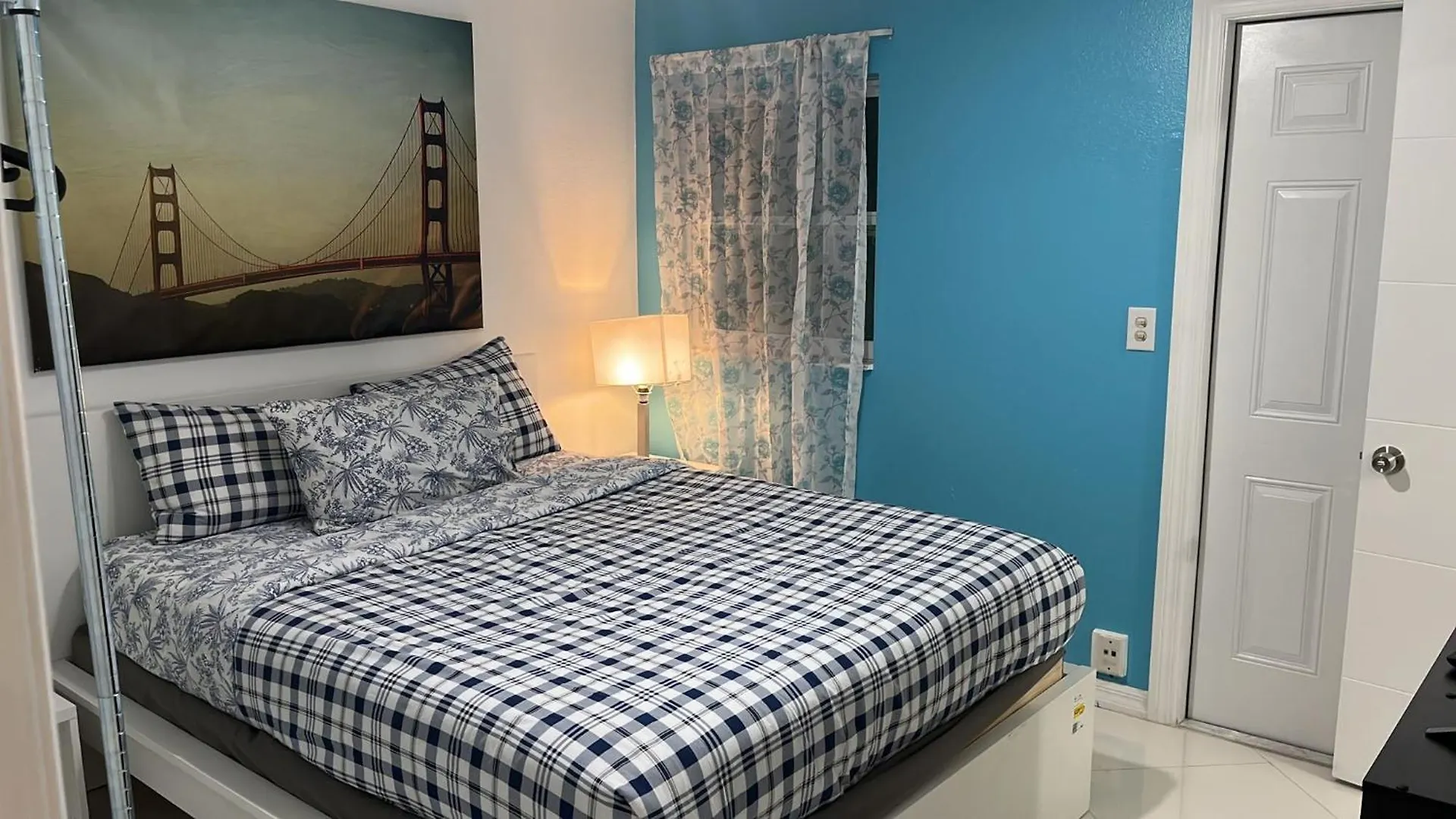Beautiful, Fully Furnished 4bed 2bath House - 5 Minute Walk To Miracle Mile Downtown Coral Gables * Miami