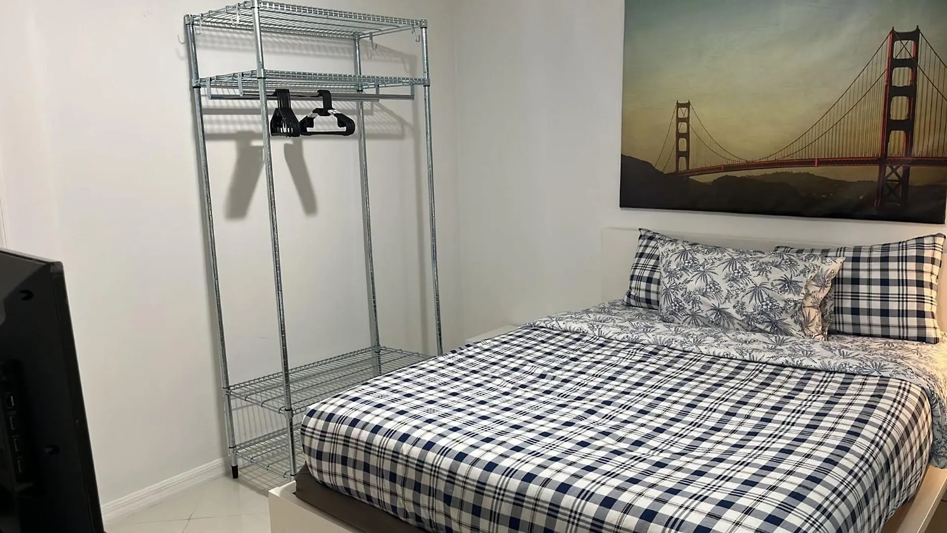 Beautiful, Fully Furnished 4bed 2bath House - 5 Minute Walk To Miracle Mile Downtown Coral Gables
